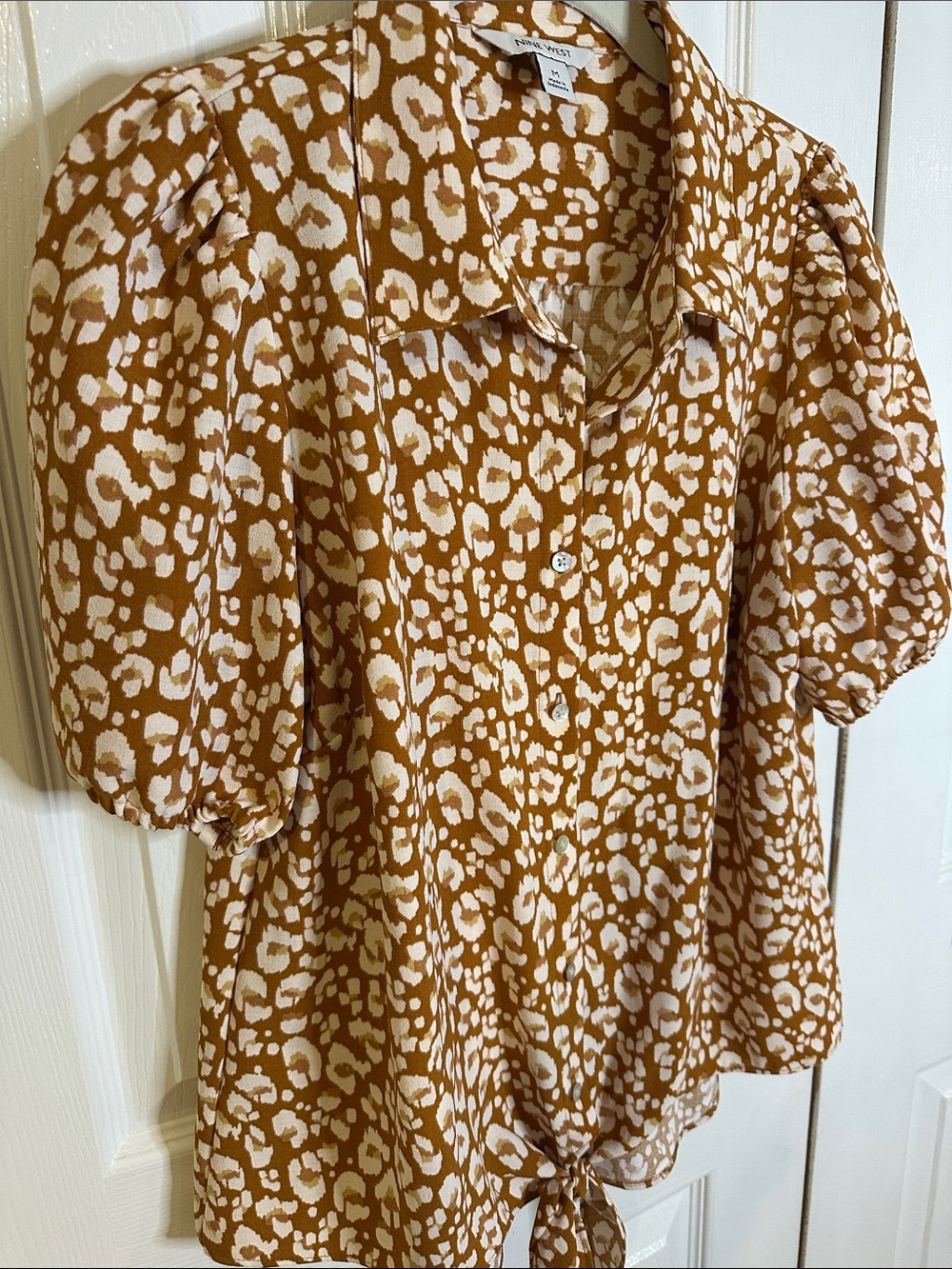 Nine West Rust/Brown & White Leopard-Print Tie-Hem Button-Down Top | M - Picture 3 of 8
